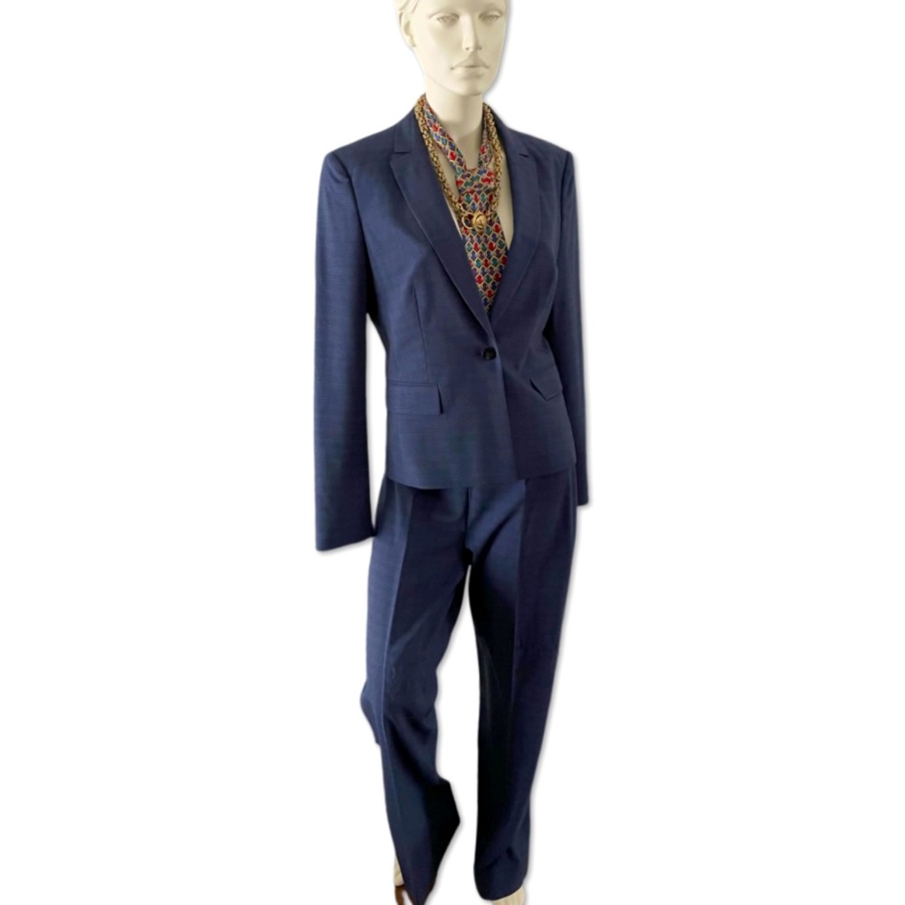 Woman’s Hugo Boss Suit